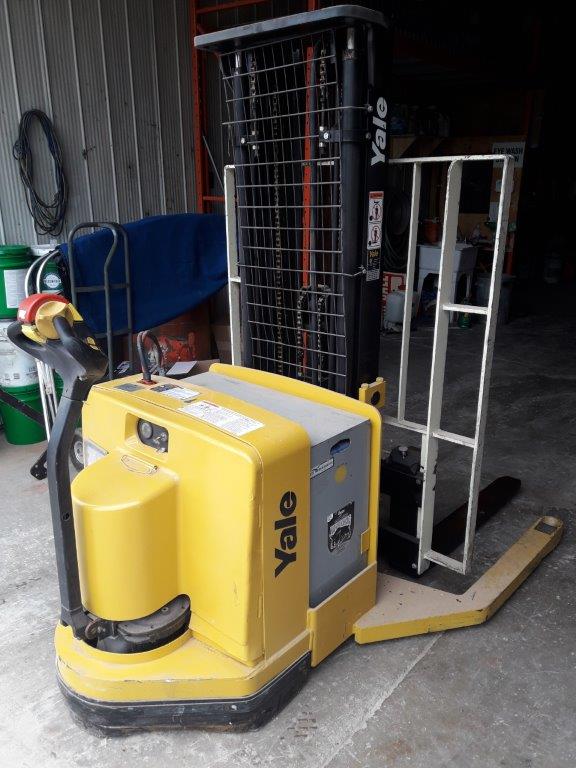 Electric Walkie Pallet or Stacker